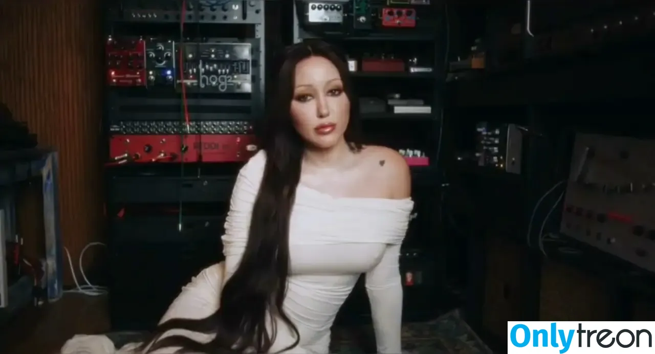 Noah Cyrus голая photo #1104 (noahcyrus)