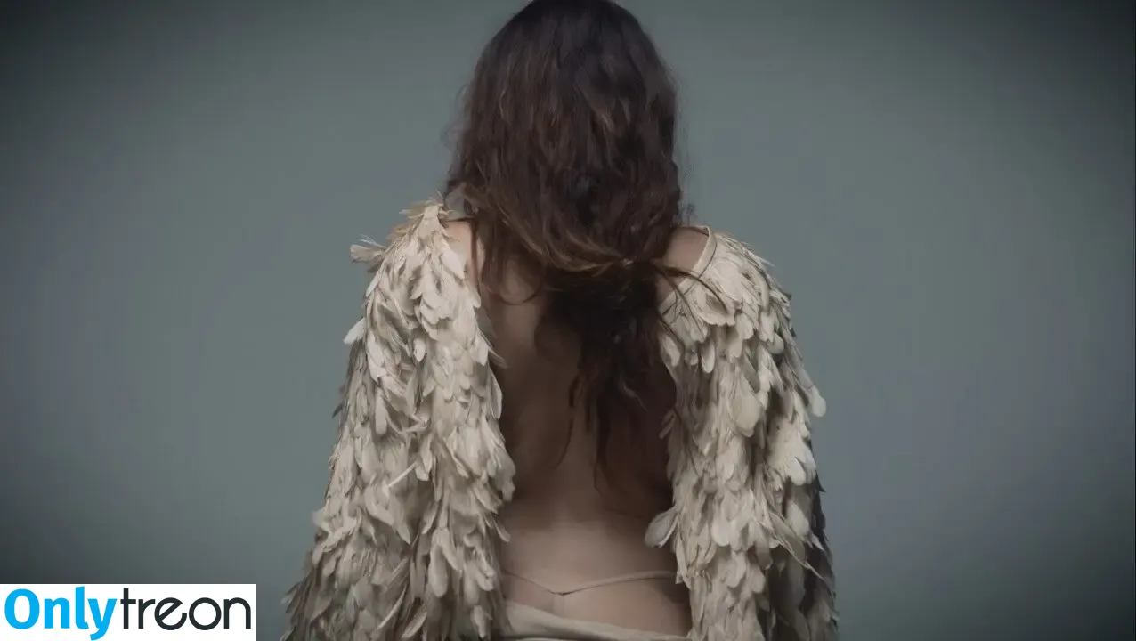 Noah Cyrus nude photo #1194 (noahcyrus)