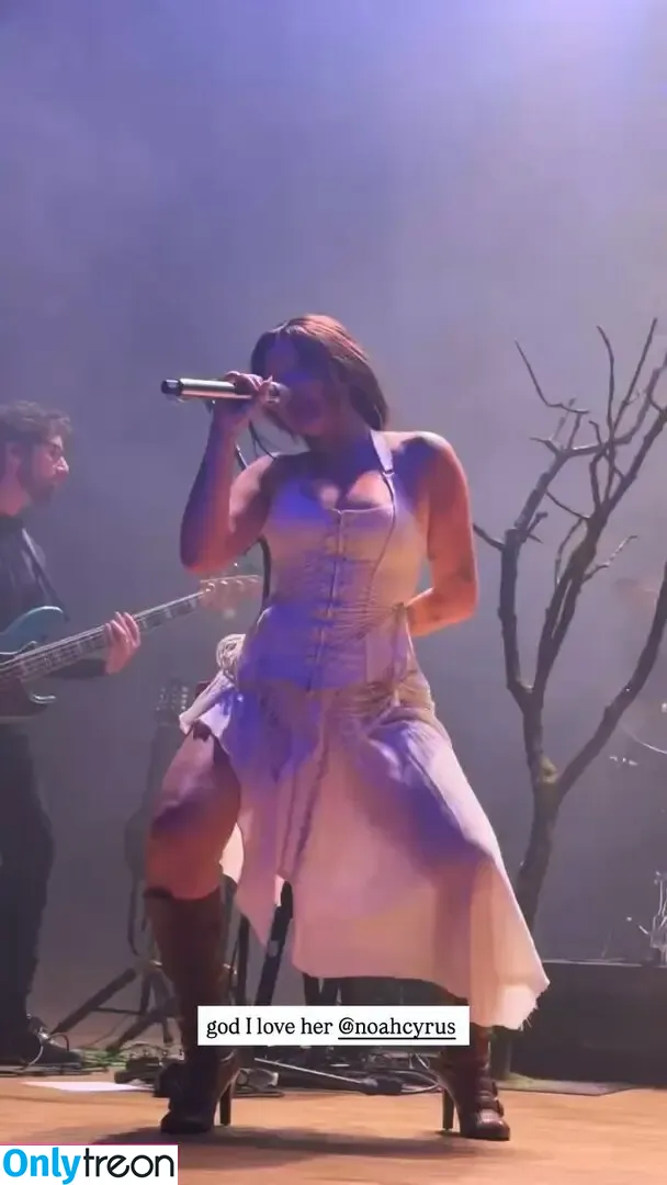 Noah Cyrus голая photo #1235 (noahcyrus)