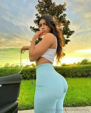 Noelle Emily / Emily Villafuerte / noelle_emily nude photo #0076