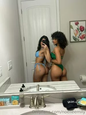 Noelle Emily / Emily Villafuerte / noelle_emily nude photo #0416