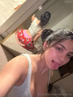 Noelle Emily / Emily Villafuerte / noelle_emily nude photo #0420