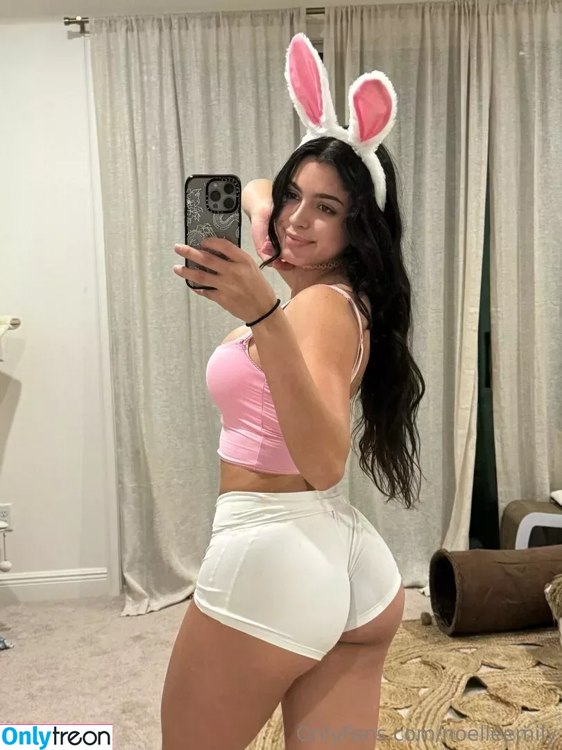 Noelle Emily nude photo #0410 (Emily Villafuerte / noelle_emily / noelleemily)