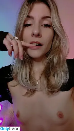 Nomadfucks / emmaterrestrial nude photo #0003