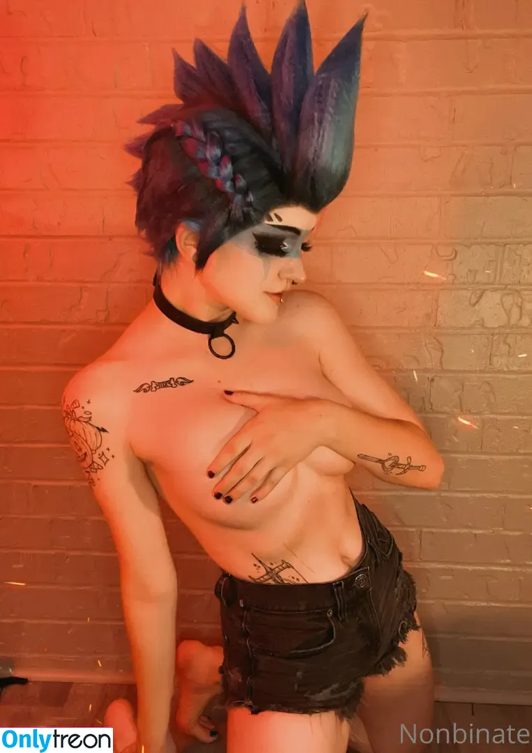 Nonbinate nude photo #1458 (M Blackburn)