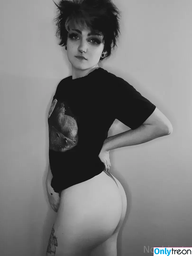 Nonbinate nude photo #1474 (M Blackburn)