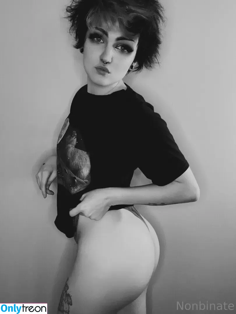 Nonbinate nude photo #1476 (M Blackburn)