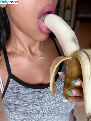 noorthemuslimfree / noothalie nude photo #0024