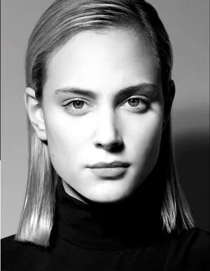 Nora Arnezeder / noraarnezederofficial фото голая #0005