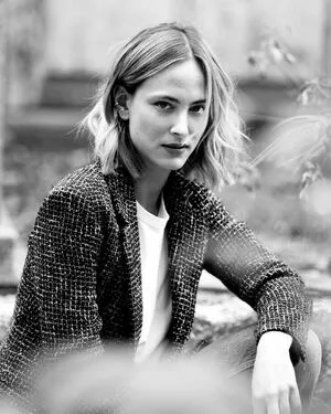 Nora Arnezeder / noraarnezederofficial фото голая #0014