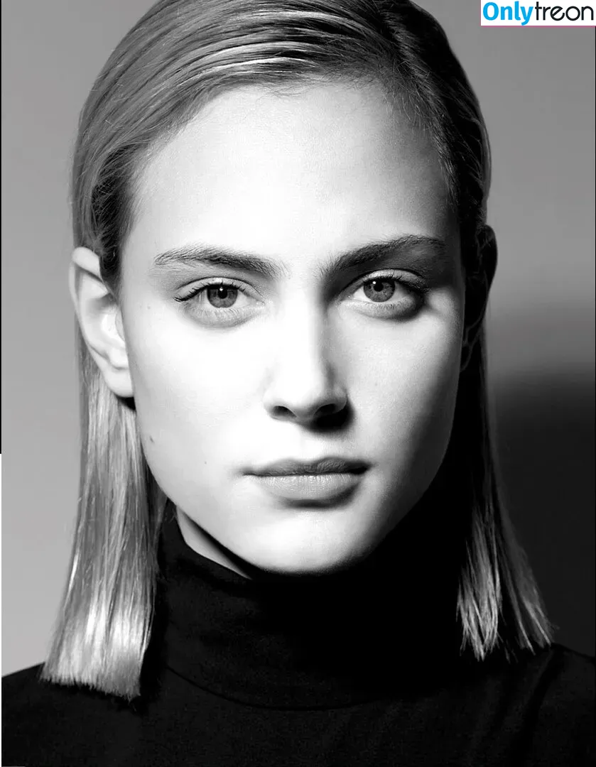 Nora Arnezeder голая photo #0005 (noraarnezederofficial)