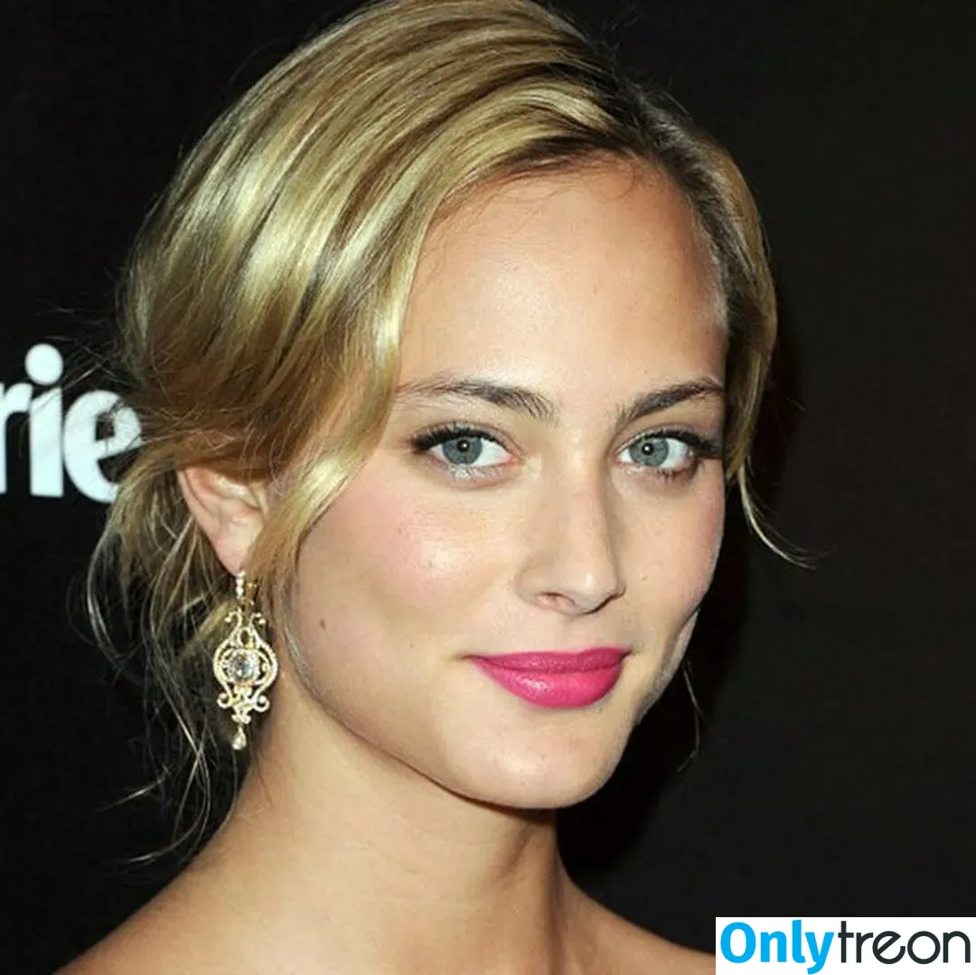 Nora Arnezeder голая photo #0006 (noraarnezederofficial)