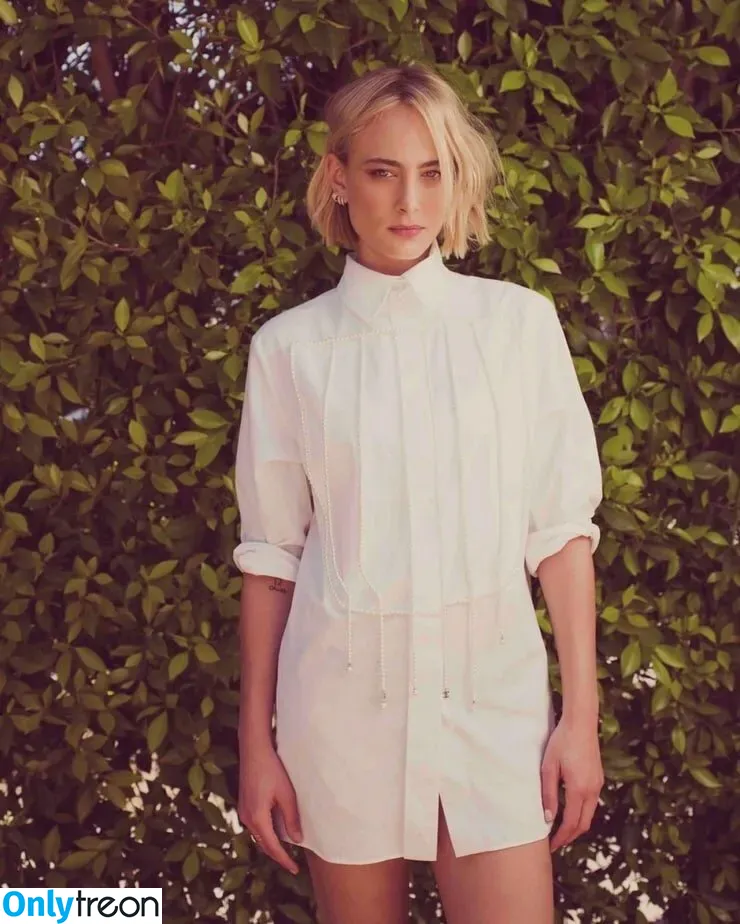 Nora Arnezeder голая photo #0017 (noraarnezederofficial)