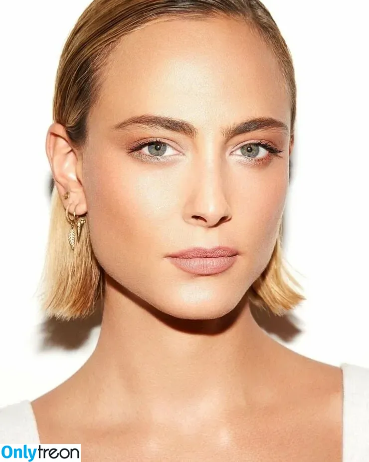 Nora Arnezeder голая photo #0018 (noraarnezederofficial)