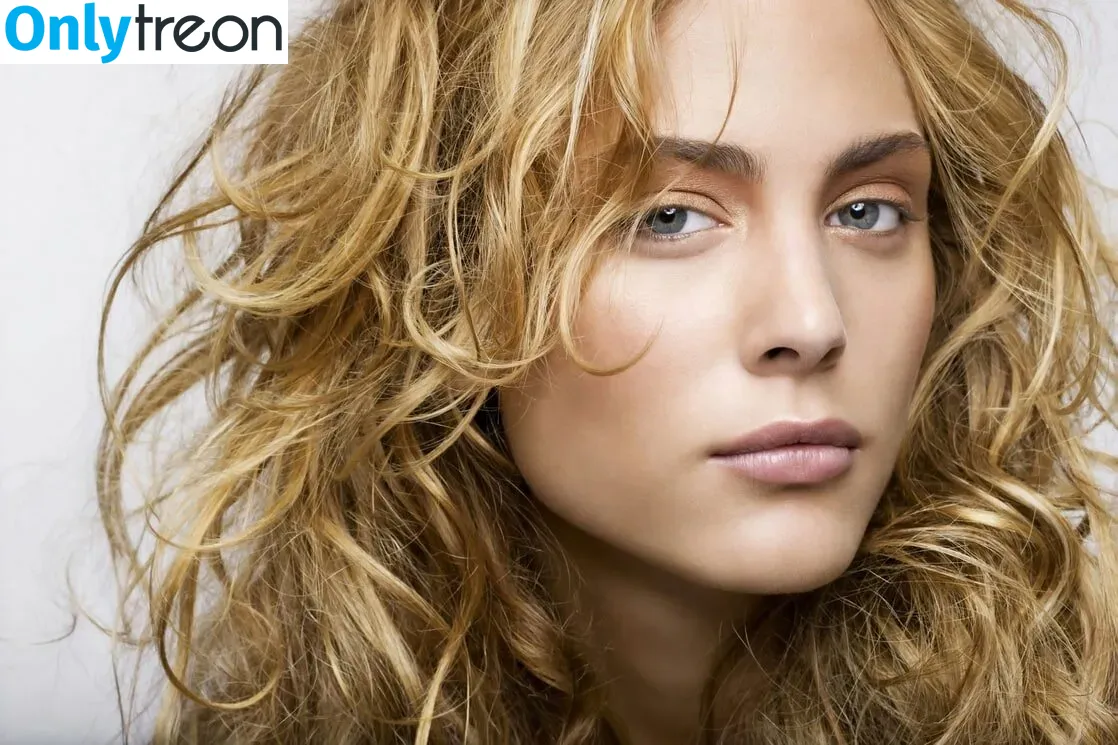 Nora Arnezeder голая photo #0022 (noraarnezederofficial)