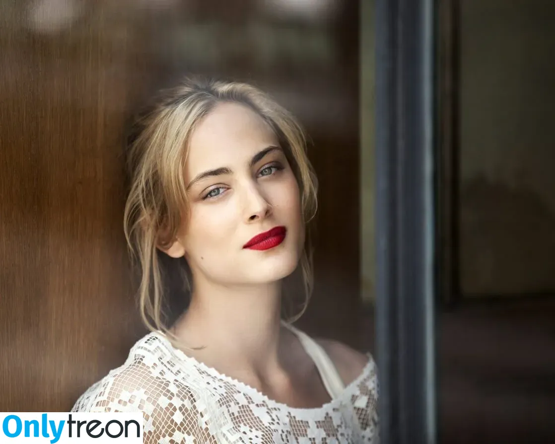 Nora Arnezeder голая photo #0028 (noraarnezederofficial)