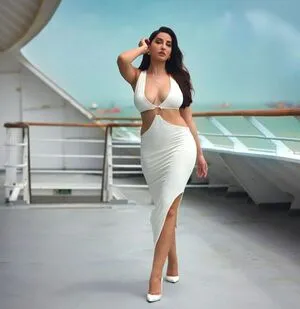 Nora Fatehi / norafatehi фото голая #0003