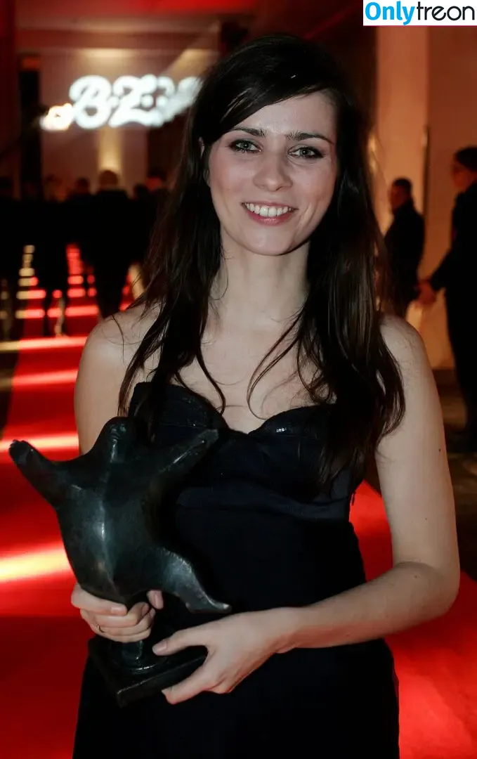 Nora Tschirner голая photo #0054 (noratschirner / normatschernau)