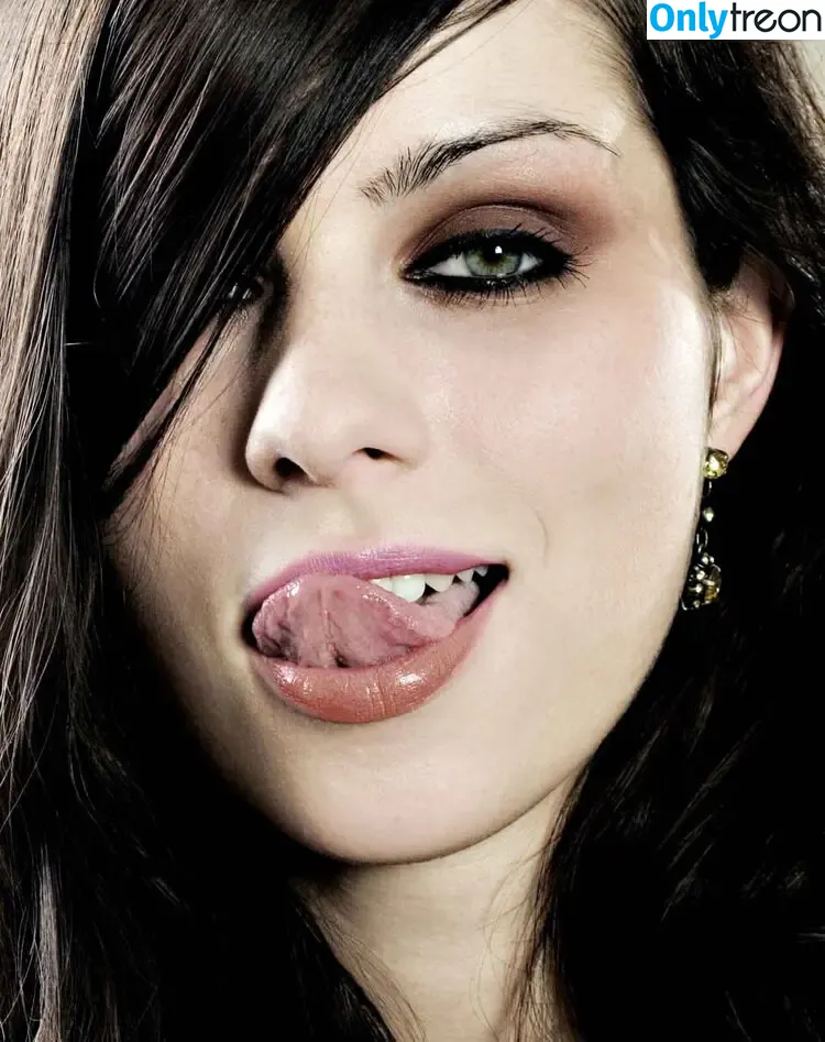 Nora Tschirner голая photo #0069 (noratschirner / normatschernau)