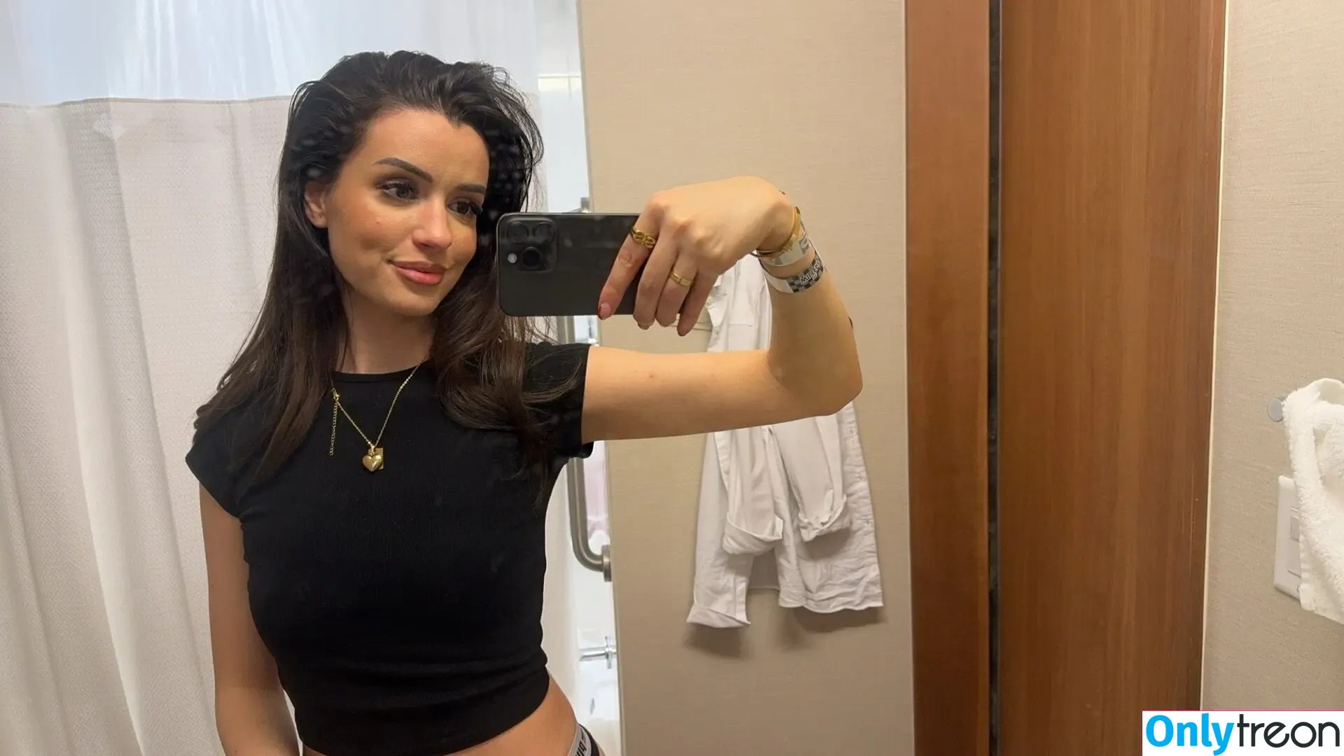 NoraExplorer nude photo #0073 (noraexplorerr / noratheexplorerr)