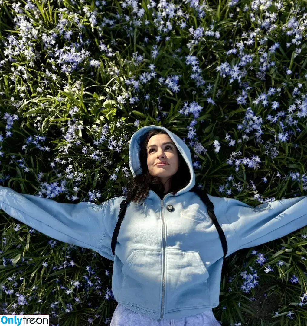 NoraExplorer голая photo #0080 (noraexplorerr / noratheexplorerr)