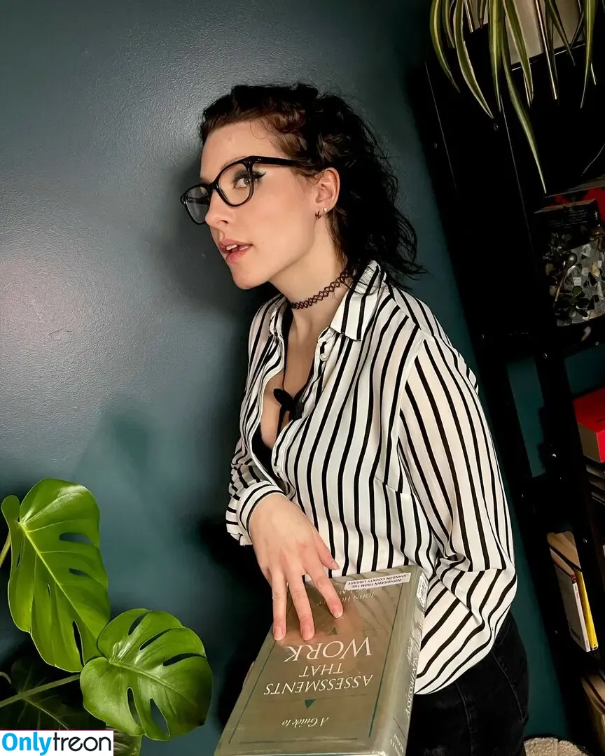 Notsoerudite nude photo #0055 (not_so_erudite)