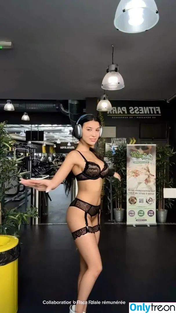 Nourhene Hocini голая photo #0006 (Nourhene Hocini)