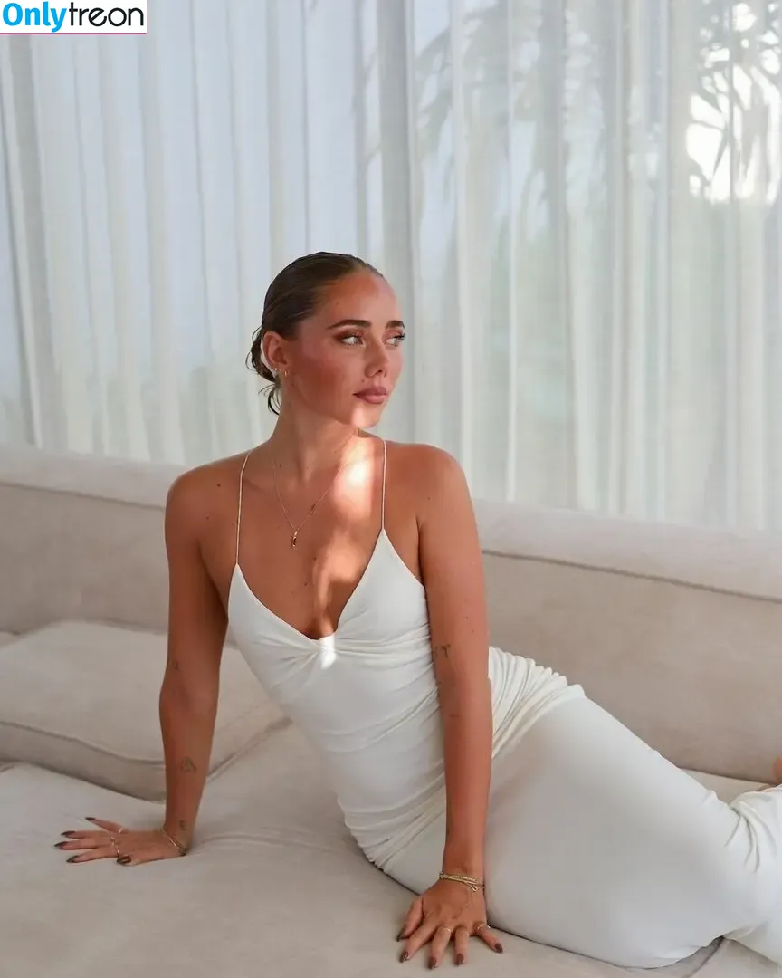 Nov Sarrailh nude photo #0003 (novasarrailh)