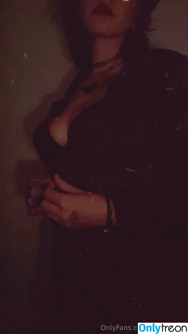 nova.leigh nude photo #0010 (novaleighthehusky)