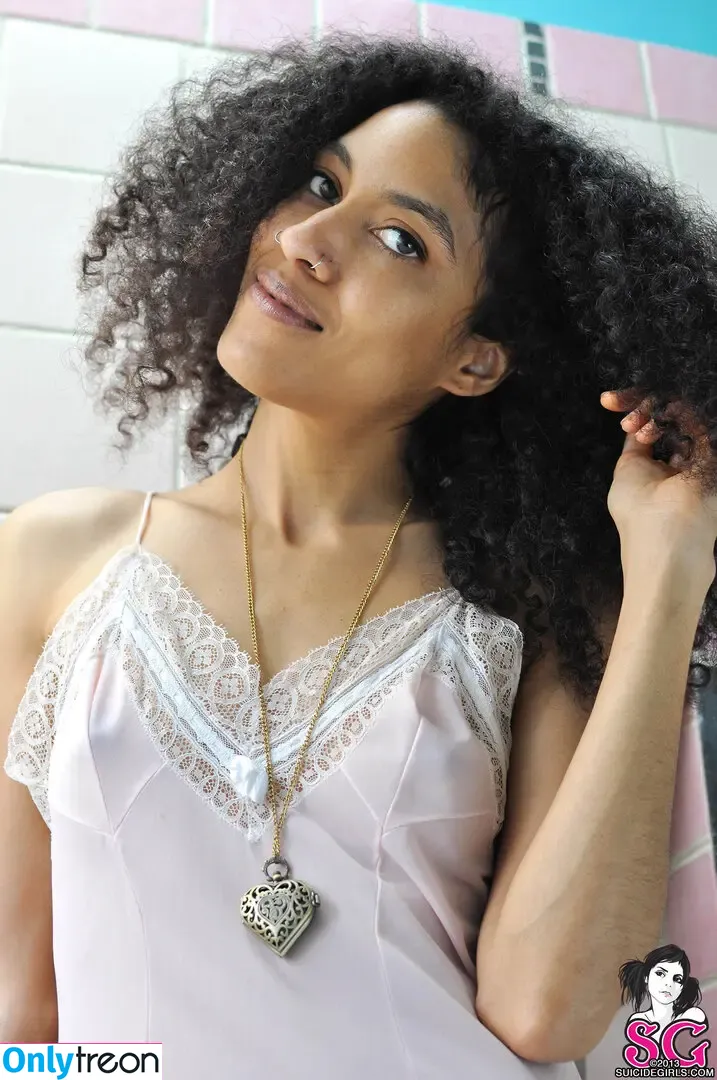 Nubia SG nude photo #0017 (its_nubia / nubialuvly)