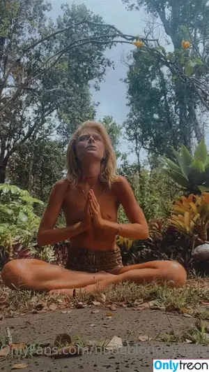 nudeblondeyogagirl / hannahshaller фото голая #0023