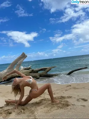 nudeblondeyogagirl / hannahshaller фото голая #0032