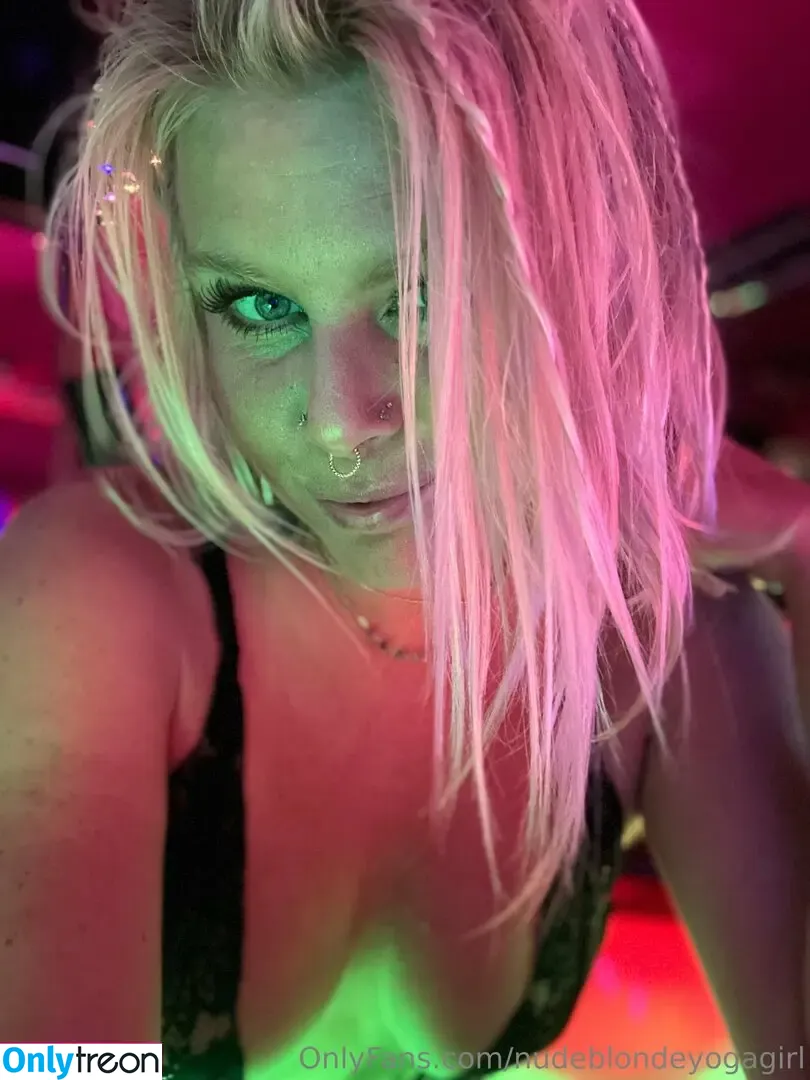 nudeblondeyogagirl nude photo #0008 (hannahshaller)