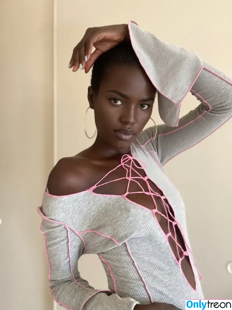 nyashyyy nude photo #0003 (Nylamjkl / nyashy_)