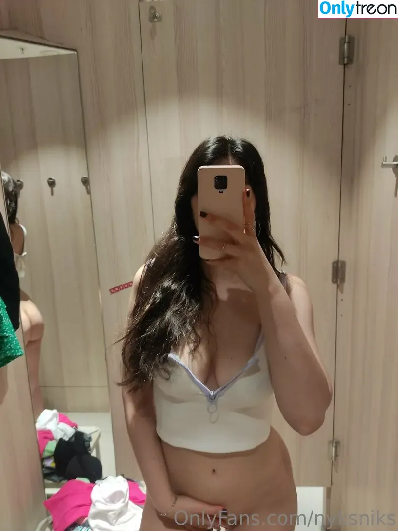 nyksniks nude photo #0063 (nikkss)