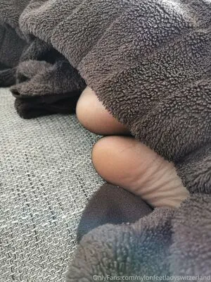 nylonfeetladyswitzerland / nylonfeetlady_switzerland nude photo #0004