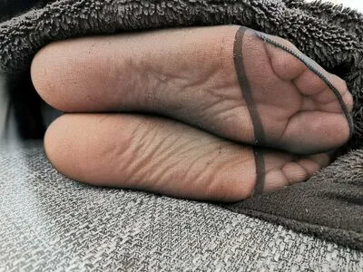nylonfeetladyswitzerland / nylonfeetlady_switzerland nude photo #0006