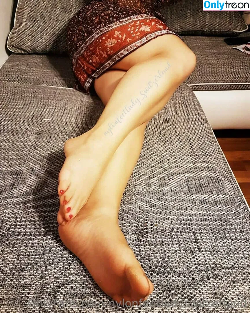 nylonfeetladyswitzerland nude photo #0101 (nylonfeetlady_switzerland)
