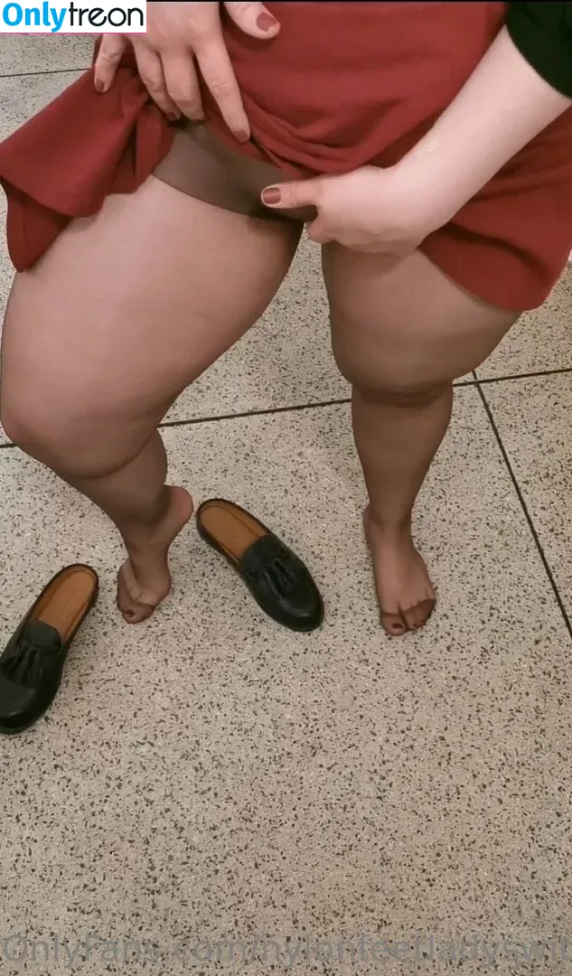 nylonfeetladyswitzerland nude photo #0115 (nylonfeetlady_switzerland)