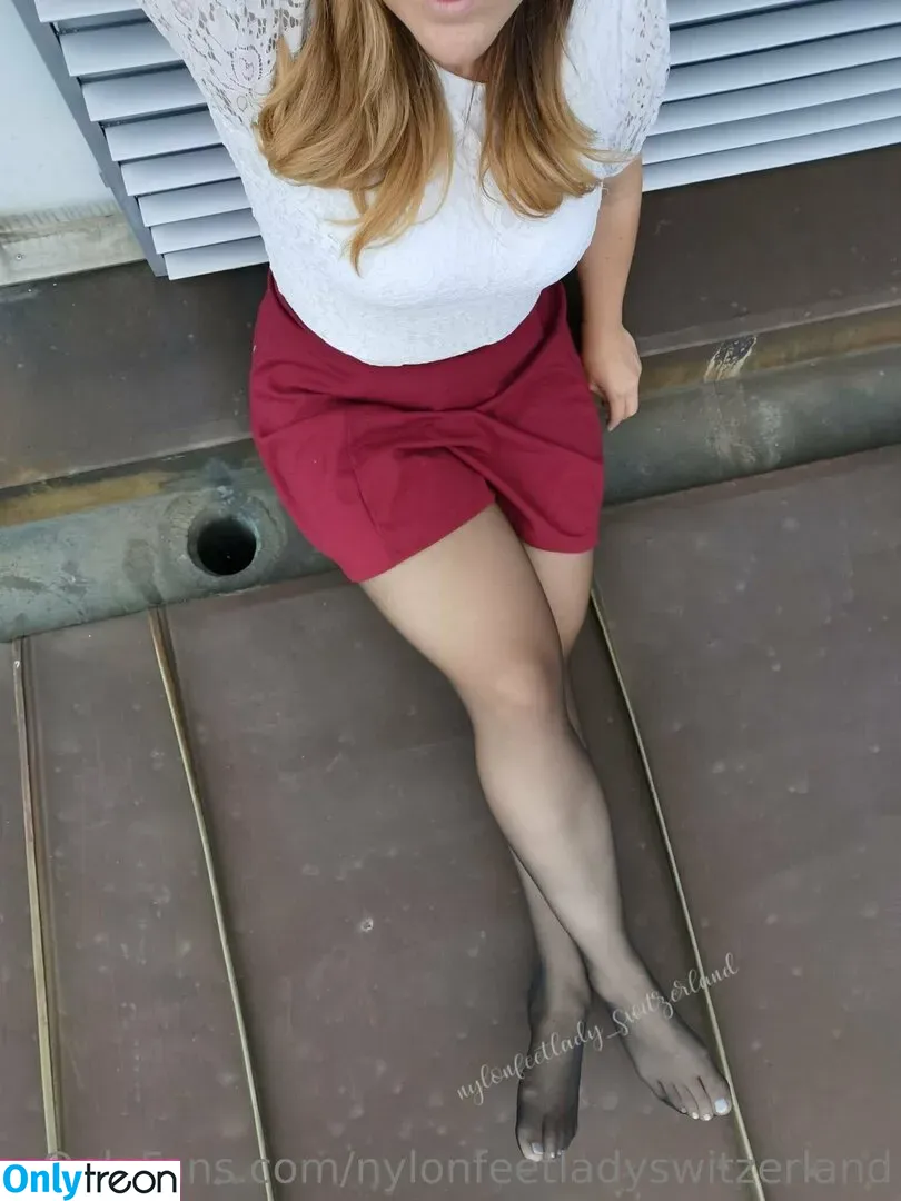 nylonfeetladyswitzerland голая photo #0132 (nylonfeetlady_switzerland)