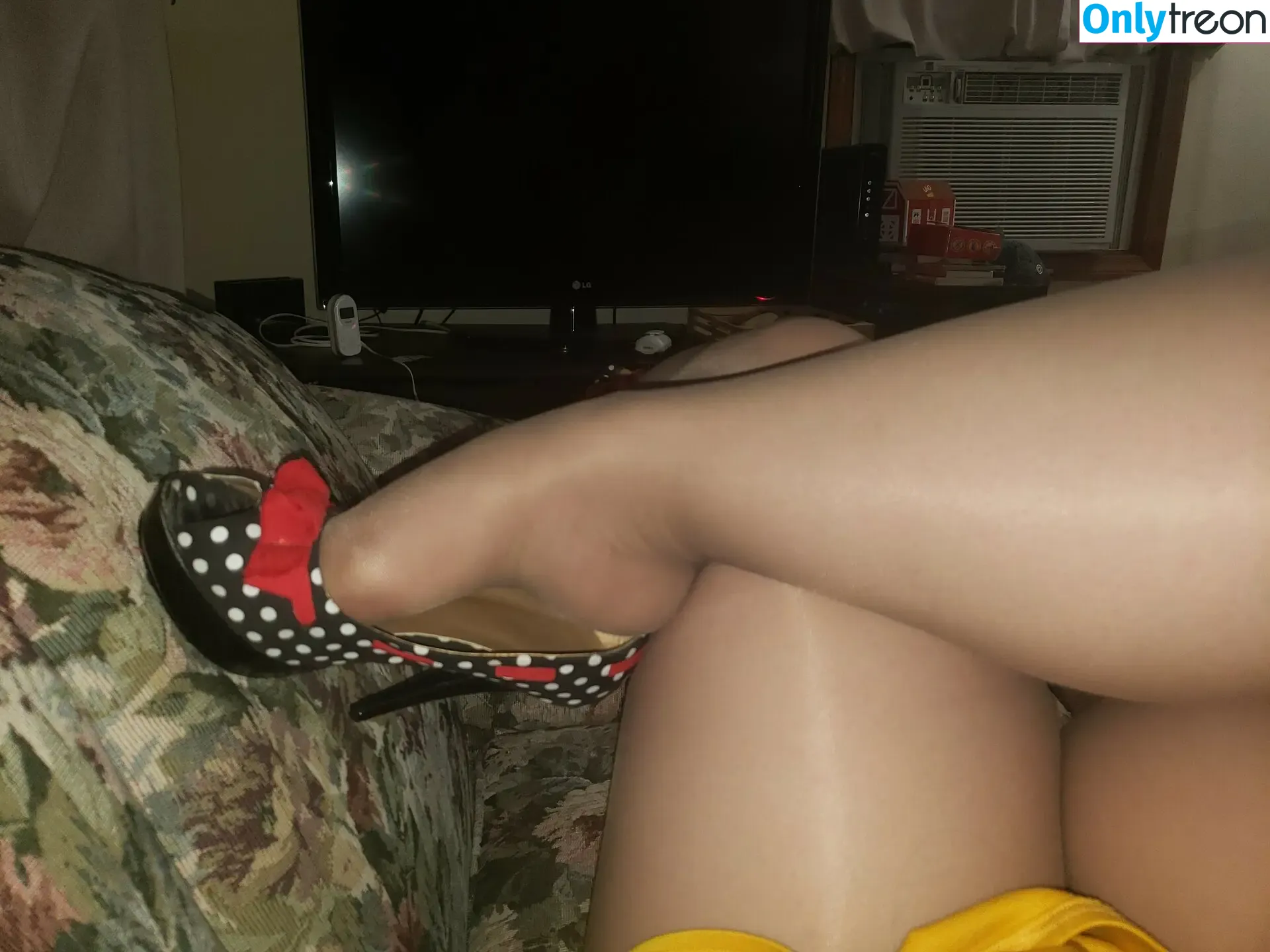 Nylonsandsocks nude photo #0016 (nylon_and_socks)