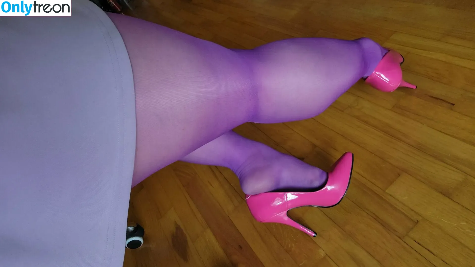 Nylonsandsocks nude photo #0039 (nylon_and_socks)