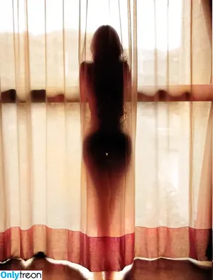 Nyvi Estephan / Discussão / nyvi_estephan / nyviestephan nude photo #0461