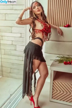 Nyvi Estephan / Discussão / nyvi_estephan / nyviestephan nude photo #0529
