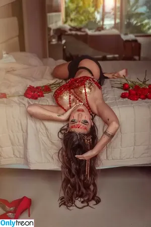 Nyvi Estephan / Discussão / nyvi_estephan / nyviestephan nude photo #0535