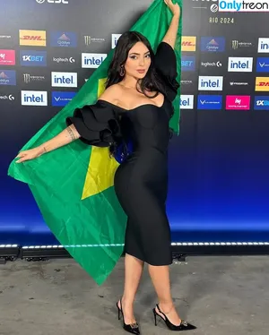 Nyvi Estephan / Discussão / nyvi_estephan / nyviestephan nude photo #0815