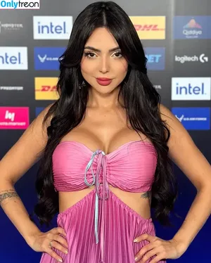 Nyvi Estephan / Discussão / nyvi_estephan / nyviestephan nude photo #0822