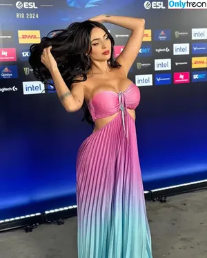 Nyvi Estephan / Discussão / nyvi_estephan / nyviestephan nude photo #0825