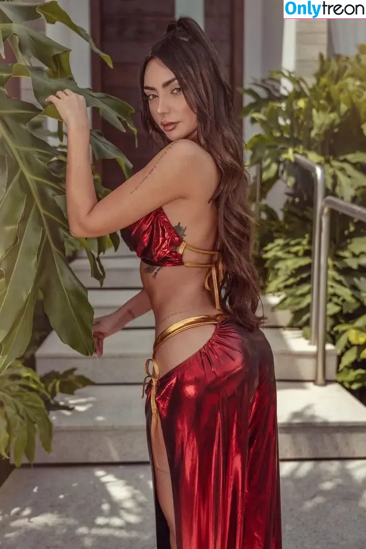 Nyvi Estephan nude photo #0289 (Discussão / nyvi_estephan / nyviestephan)