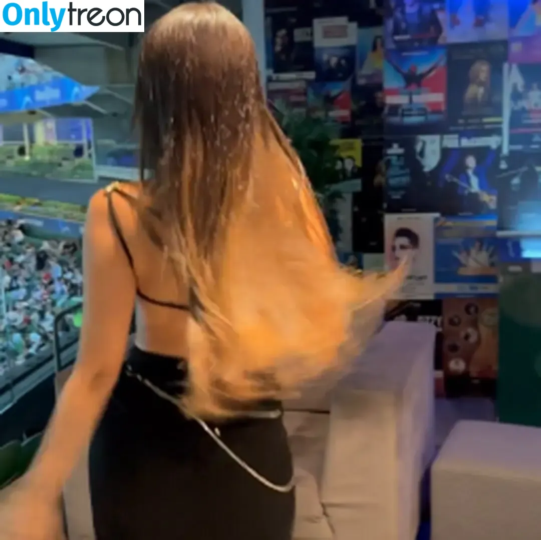 Nyvi Estephan nude photo #0362 (Discussão / nyvi_estephan / nyviestephan)